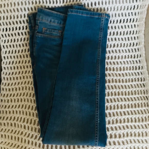 Route 66 Women’s Skinny Leg Low Rise 5 Pocket Medium Blue Denim Jeans Size 28 - Picture 3 of 11